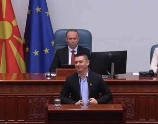 “Flamuri s’është provokim!” — Përplasje në Kuvend mes Shaqirit dhe Mickoskit 🇦🇱⚡